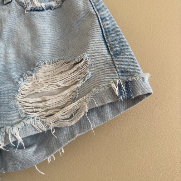 Abercrombie & Fitch Annie High Rise Shorts Light Wash - Picture 4 of 5